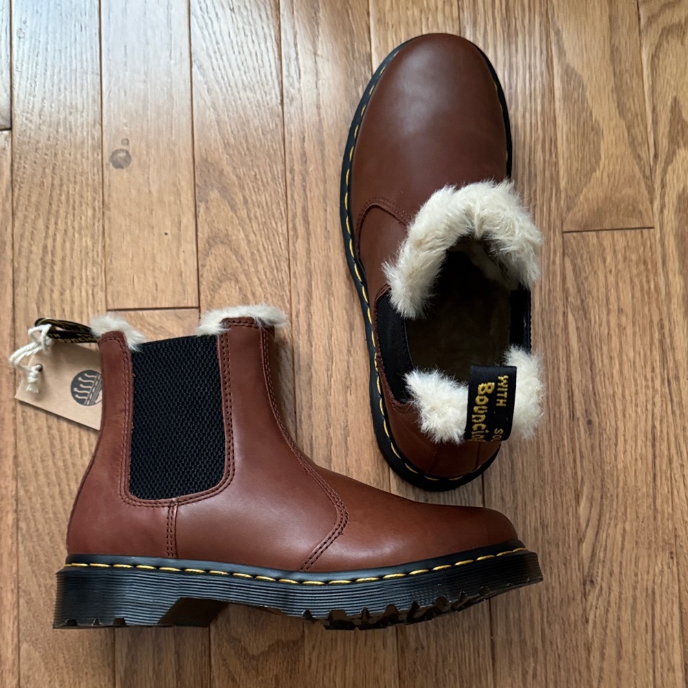 Dr Martens 2976 Leonore Boots Womens Size 7 Brown Leather Fur Lined Warm AirWair